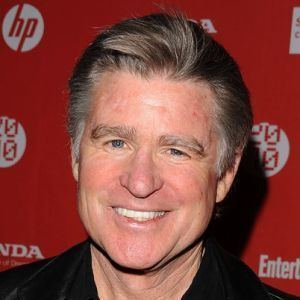 Treat Williams wearing black long sleeves while smiling