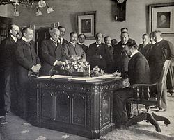 Treaty of Paris (1898) httpsuploadwikimediaorgwikipediacommonsthu