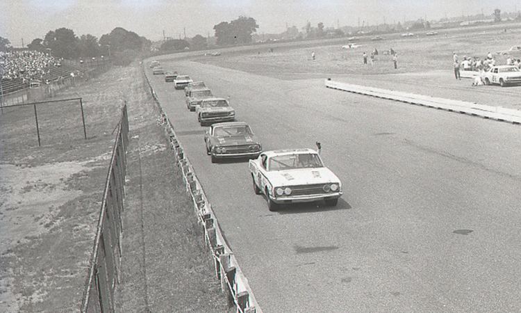 Trenton Speedway Drivers Wave Trenton Speedway 1968 SPEED SPORT