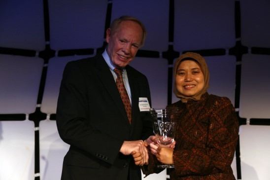 Tri Mumpuni Tri Mumpuni Global Peace Award 2012 for Outstanding Social