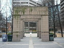 Trinity Square (Toronto) httpsuploadwikimediaorgwikipediacommonsthu