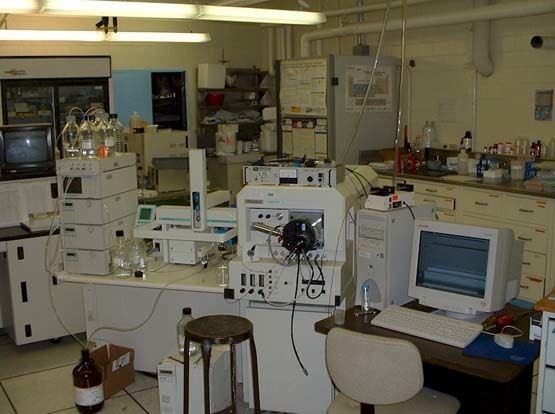 Triple quadrupole mass spectrometer