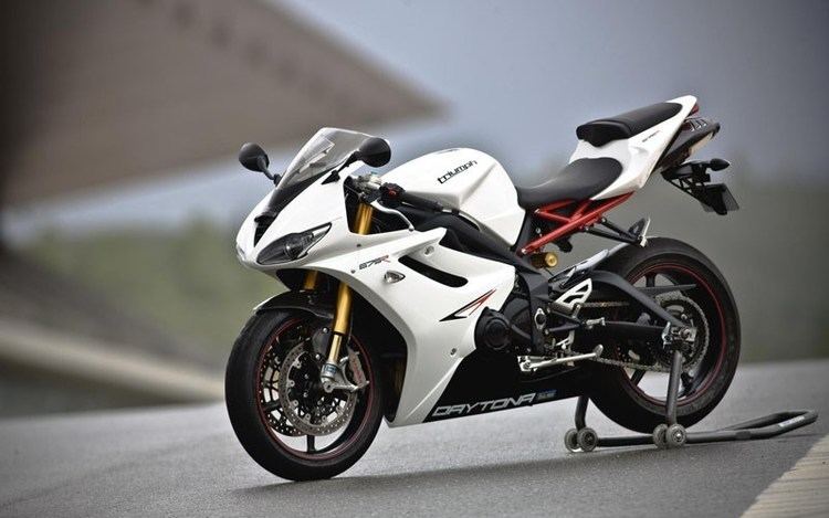 Triumph Daytona 675 TRIUMPH DAYTONA 675 R 20112012 Review MCN