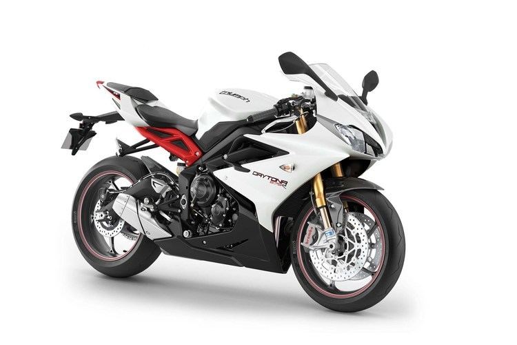 Triumph Daytona 675 TRIUMPH DAYTONA 675 R 2013on Review MCN