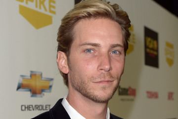 Troy Baker (1 de Abril de 1976), Artista