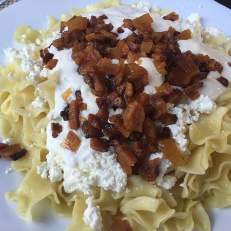 Túrós csusza Goulash quottrs csuszaquot means cottage cheese pasta with bacon