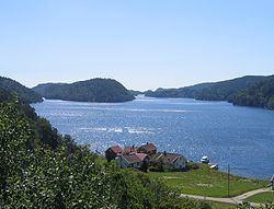Trysfjorden httpsuploadwikimediaorgwikipediacommonsthu
