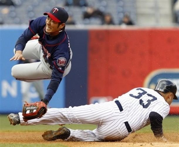 Tsuyoshi Nishioka Tsuyoshi Nishioka fractures fibula in collision at second base