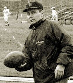 Tubby Raymond Tubby Raymond named to College Football Hall of Fame