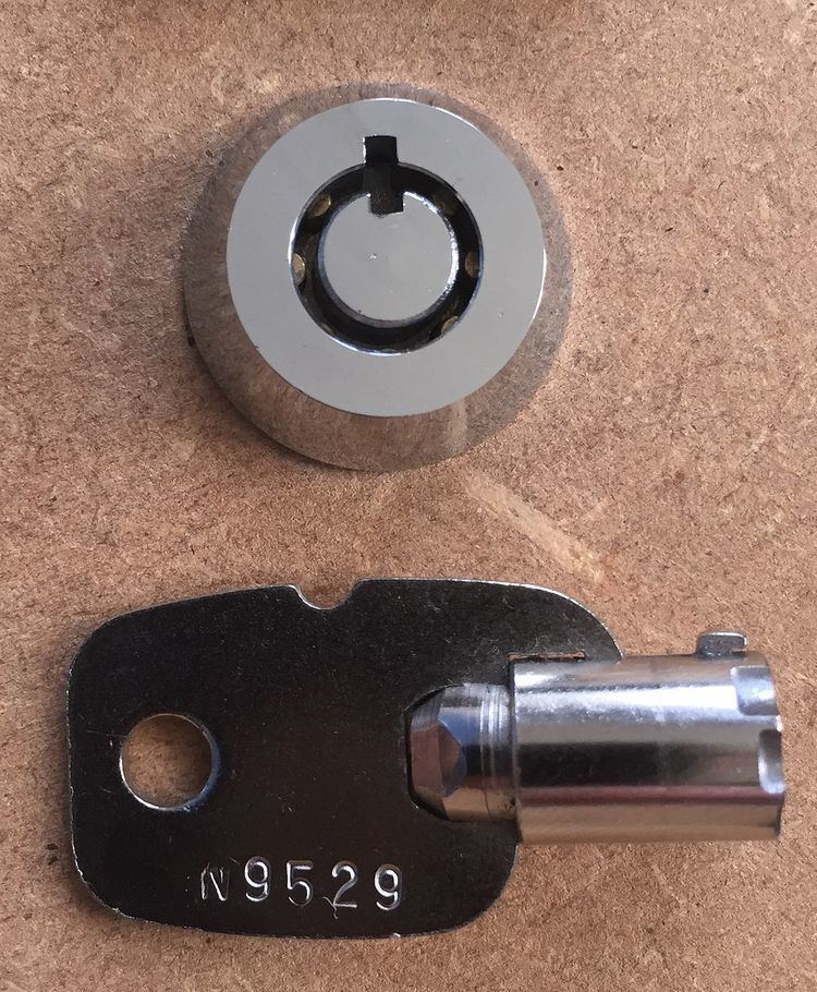 Tubular pin tumbler lock