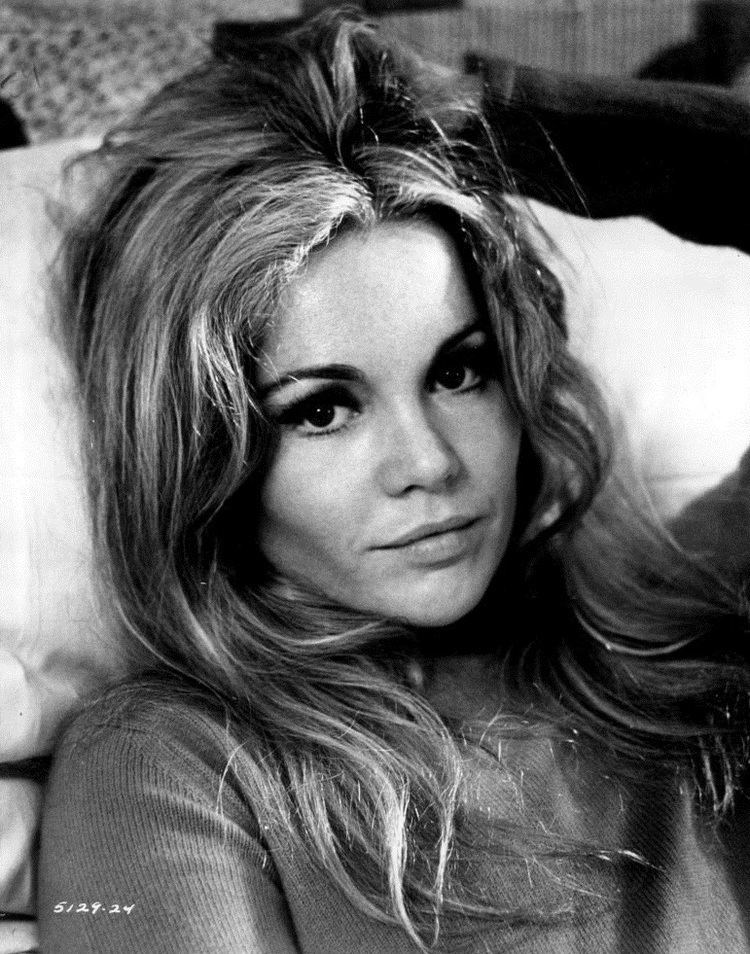 Actor Tab Hunter, left, with actress Tuesday Weld at a dinner