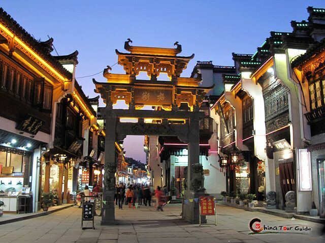 Tunxi District wwwchinatourguidecomchinaphotoshuangshanattr