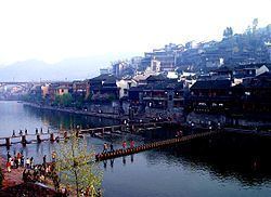 Tuojiang, Fenghuang httpsuploadwikimediaorgwikipediacommonsthu