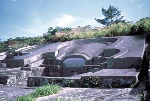 Turtleback tomb Okinawa Index Index gt Culture gt Myth amp Folklore gt Turtleback Tombs