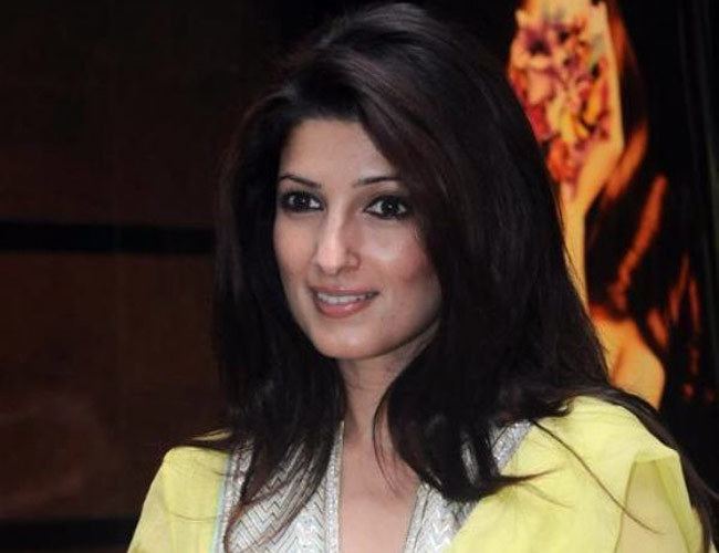 Twinkle Khanna Twinkle Khanna debuts on Twitter as 39mrsfunnybones