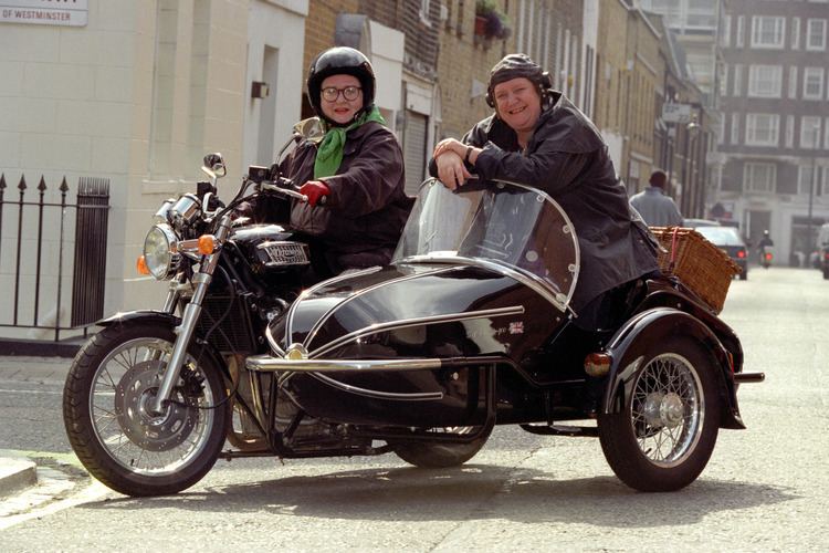 Two Fat Ladies Clarissa Dickson Wright Dead Two Fat Ladies Chef Dies Aged 66 The