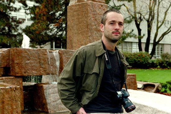 Tyler Hicks War Photographer Managed To Document Westgate Mall Attack