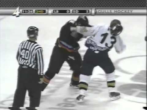 Tyler Willis (ice hockey) Tyler Willis vs Ashlee Langdone WCHL fight 4103 YouTube