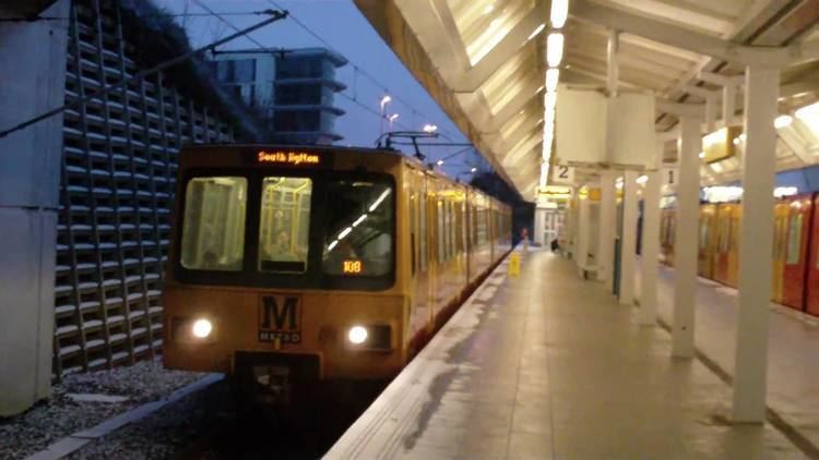 Tyne and Wear Metro Tyne and Wear MetroMetrocars 4011 and 4015 depart Airport YouTube