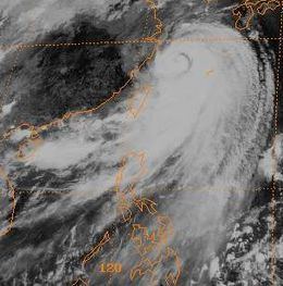 Typhoon Agnes (1981) httpsuploadwikimediaorgwikipediacommonsthu