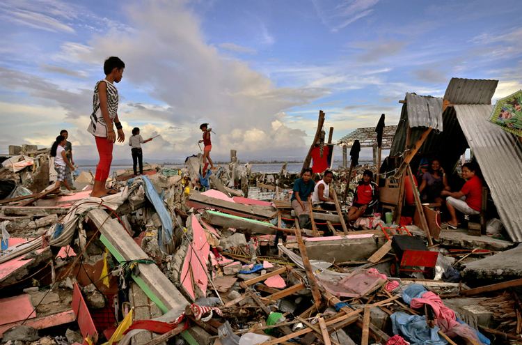 Typhoon Haiyan Aftermath of Typhoon Haiyan Photos The Big Picture Bostoncom