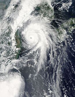 Typhoon Kompasu (2010) httpsuploadwikimediaorgwikipediacommonsthu