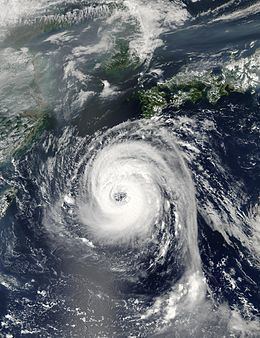 Typhoon Sinlaku (2002) httpsuploadwikimediaorgwikipediacommonsthu