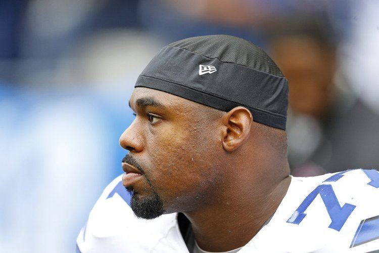 Tyron Smith Handing out Hardware Tyron Smith Takes Home Huge Honor