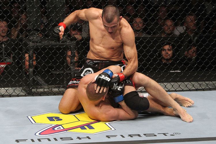 UFC 123 Foster Munoz Barboza Impress in UFC 123 Prelims UFC News