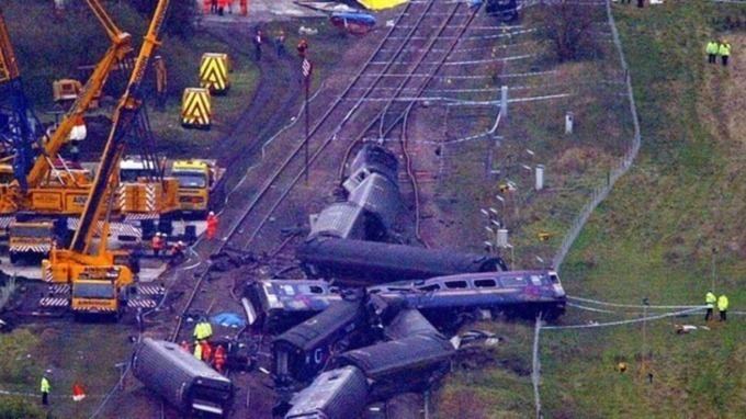 Ufton Nervet rail crash Ufton Nervet Meridian ITV News