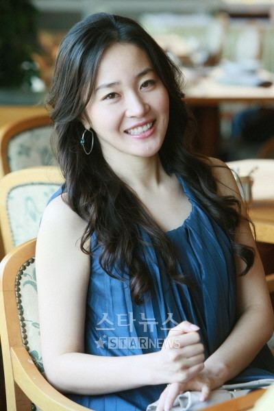Uhm Ji-won Crunchyroll Forum 2011 KDrama Sign