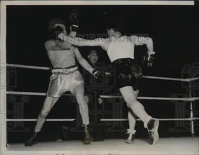 Ulderico Sergo 1938 Press Photo Boxer Frankie Kainrath Hit By Ulderico Sergo In