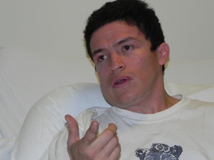 Ulises Solís Canelo Alvarez has warrant out for his arrest for his 2011 assault