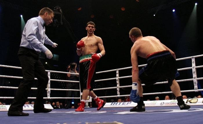 Umar Salamov Fight Umar Salamov W TKO 3 6 Iliya Shakuro Boxing news BOXNEWS
