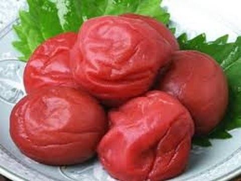 Umeboshi HOW TO MAKE UMEBOSHI traditionalpicklesliving fermented