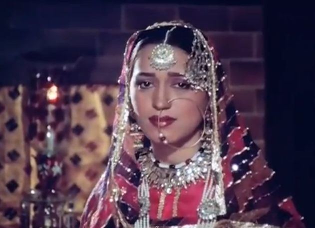 Umrao Jaan Ada (film) movie scenes Everyone stares and wonders at her the whole film is made in that way We spectators are in pulled the movie too we simply plunge in the pool of those 