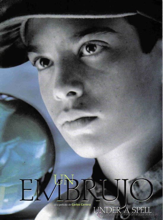 Daniel Acuña as Eliseo, looking at something while wearing a cap in the 1998 Mexican drama film, Un embrujo