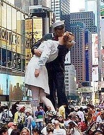 Unconditional Surrender (sculpture) httpsuploadwikimediaorgwikipediaenthumb1