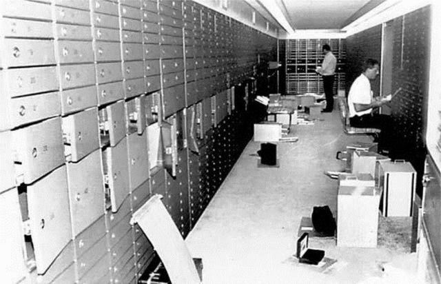 United California Bank robbery The Most WellKnown Heists and Raids in All of History 25 pics