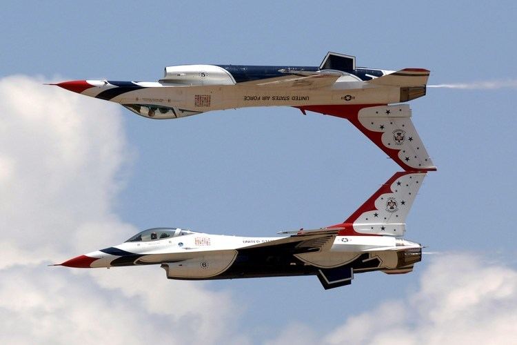 United States Air Force Thunderbirds Awesome Air Show by US Air Force Thunderbirds With F16 Fighting