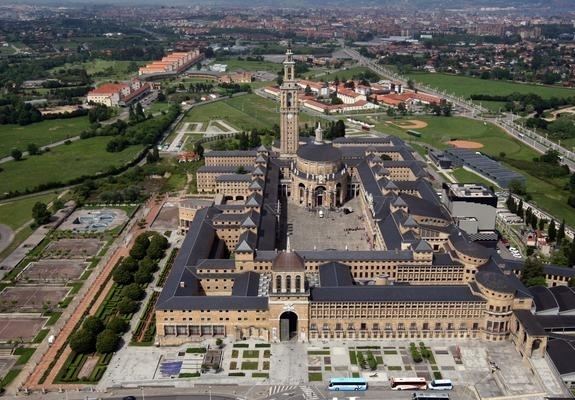Universidad Laboral de Gijón La Universidad Laboral de Gijn el smbolo arquitectnico del