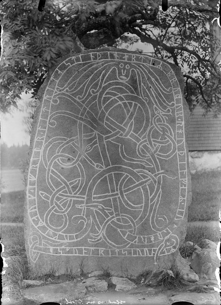 Uppland Runic Inscription 824