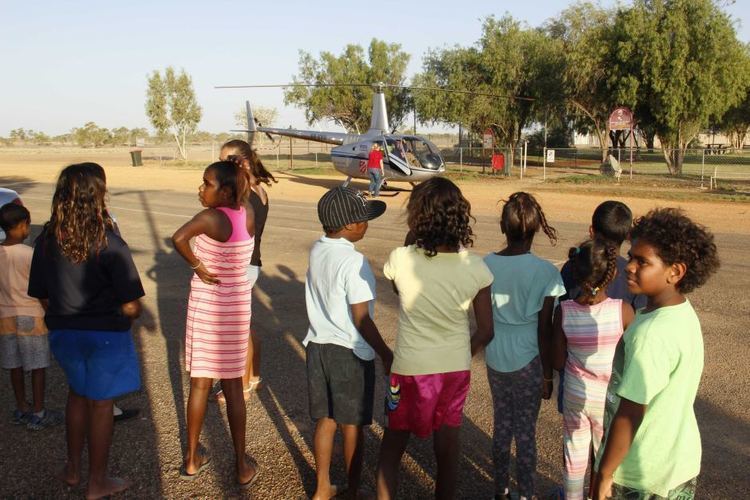 Urandangi Children in Urandangi waiting for the Salvation Army ABC News