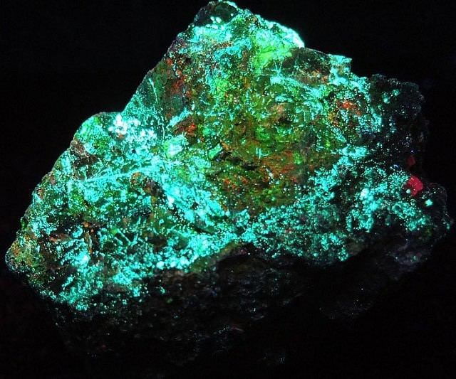 Uranium ore httpscdnthisiswhyimbrokecomimagesfluorescen