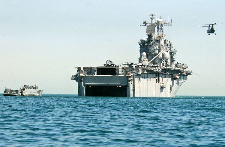 USS Belleau Wood (LHA-3) FileUS Navy 040707N9885M109 A Landing Craft Utility LCU