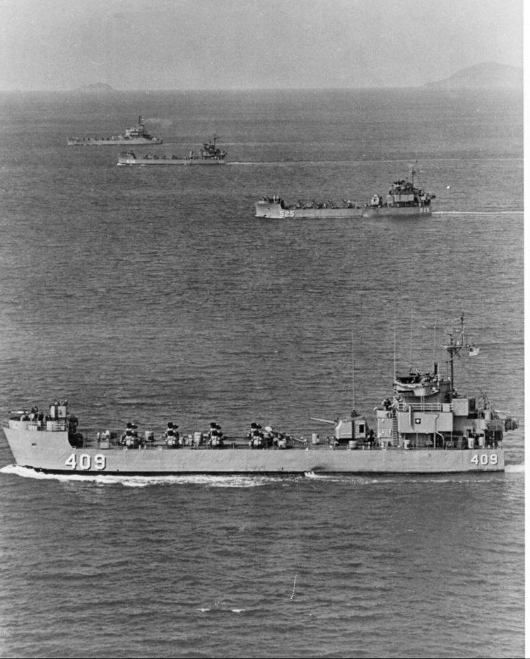 USS Carronade (IFS-1) FileLSMR409 IFS1 LSMR536 and LSMR525jpg Wikipedia