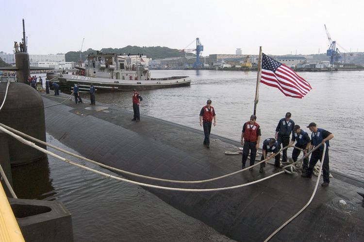 USS Chicago (SSN-721) FileUS Navy 070627N1251W005 Sailors attached to the Los Angeles