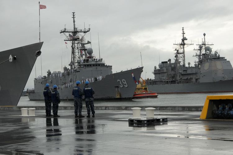 USS Doyle (FFG-39) FileUS Navy 110405NDD445003 USS Doyle FFG 39 returns to