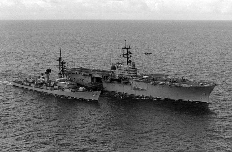 USS Guadalcanal (LPH-7) FileUSS Guadalcanal LPH7 refueling USS Semmes DDG18 1983JPEG