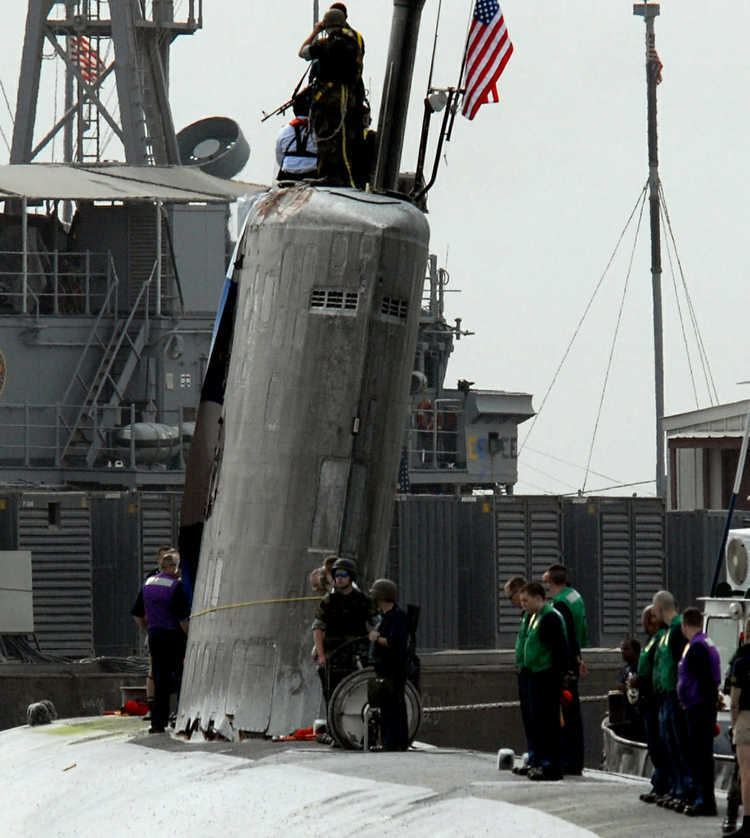 USS Hartford (SSN-768) FileUSS Hartford SSN 768 damaged sailjpg Wikimedia Commons